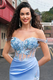 Vestido de fiesta largo con corsé de hombros descubiertos azul cielo sirena con abertura