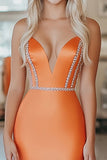 Elegante vestido de fiesta largo sin tirantes de sirena naranja con abalorios