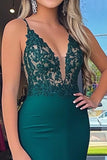 Vestido de fiesta largo de satén con tirantes de espagueti sirena verde oscuro con purpurina y apliques