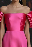 Elegante vestido de gala fucsia con hombros descubiertos