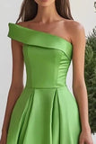 Vestido formal largo de satén verde de un hombro en línea A