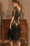 Vestido Gatsby de lentejuelas con escote en V negro dorado brillante de los años 1920 con flecos