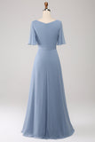 Vestido largo de dama de honor azul empolvado de gasa de una línea con cintura de cuentas