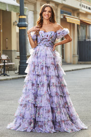 Precioso vestido de fiesta largo con estampado lavanda de una línea con hombros descubiertos y volantes