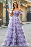 Precioso vestido de fiesta largo con estampado lavanda de una línea con hombros descubiertos y volantes